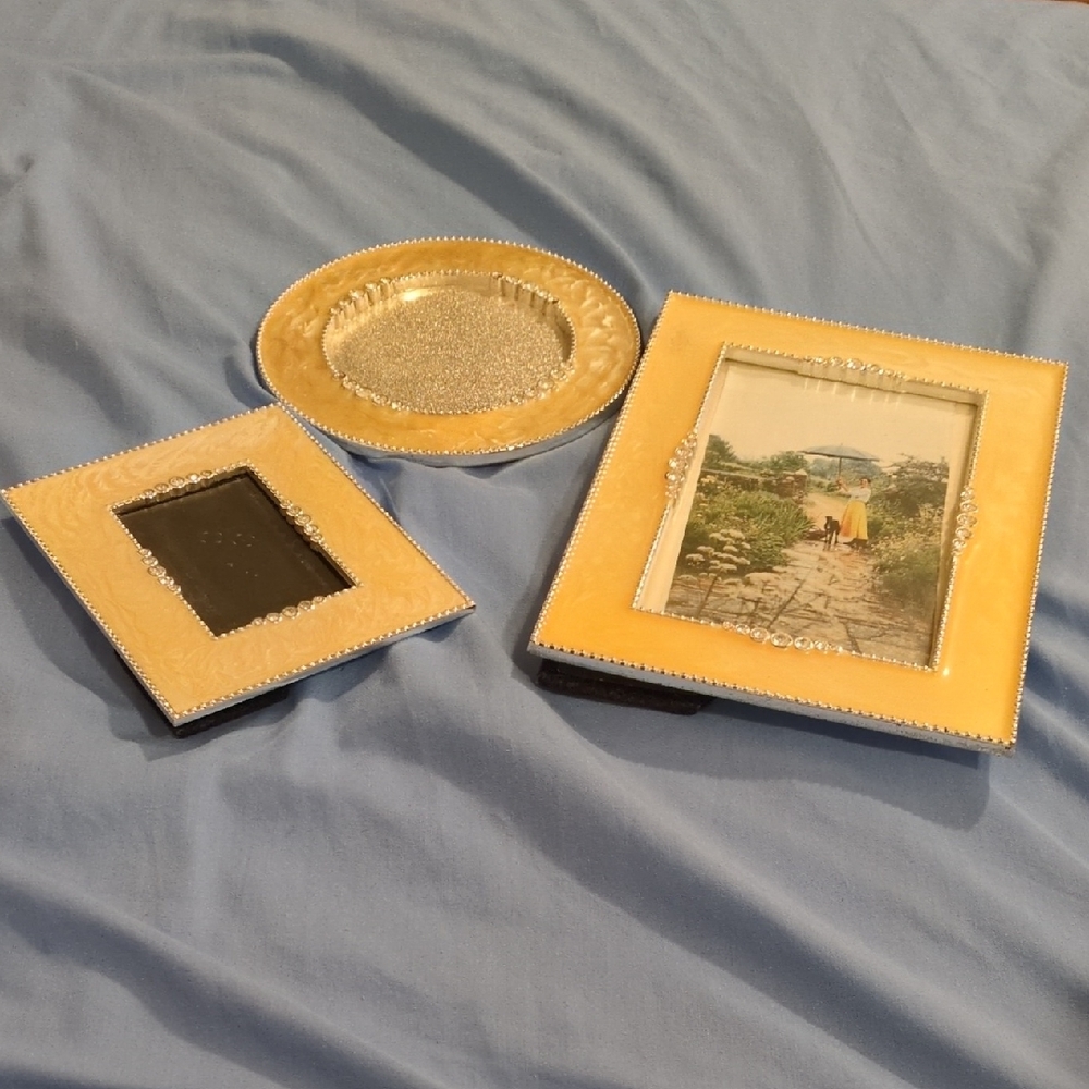 Yellow Tones and Silver Frame Set